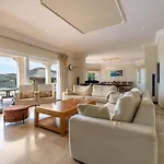 Pool - Sauna - Cinema - Hot Tub - Sleeps 10 - Pets * Estepona