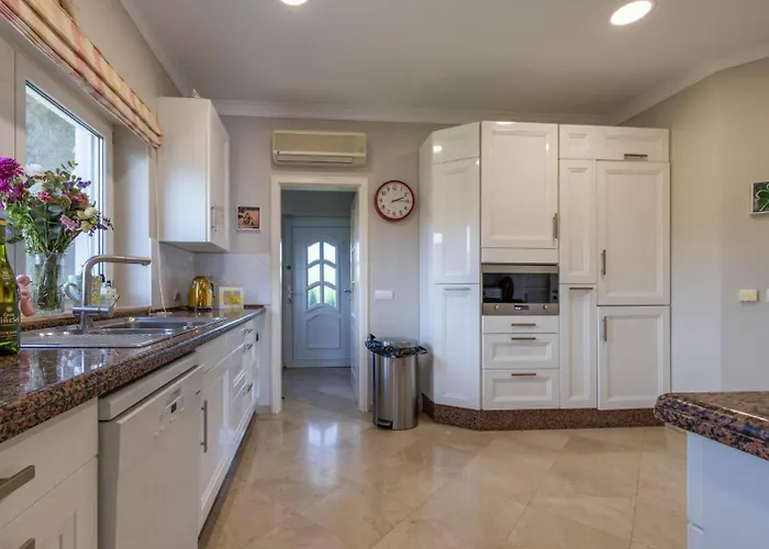 Pool - Sauna - Cinema - Hot Tub - Sleeps 10 - Pets Estepona