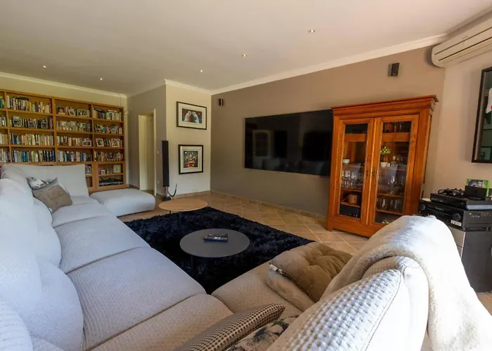 Pool - Sauna - Cinema - Hot Tub - Sleeps 10 - Pets Villa