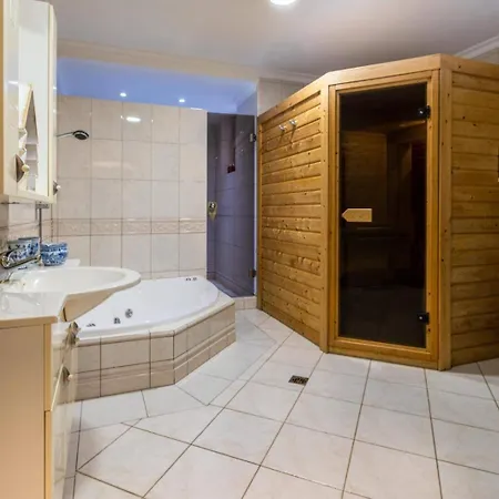 Villa Pool - Sauna - Cinema - Hot Tub - Sleeps 10 - Pets Estepona