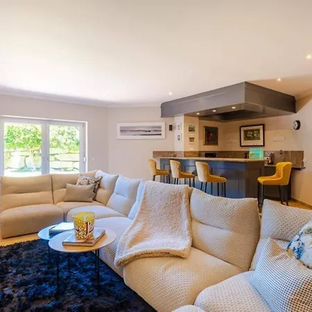 Villa Pool - Sauna - Cinema - Hot Tub - Sleeps 10 - Pets