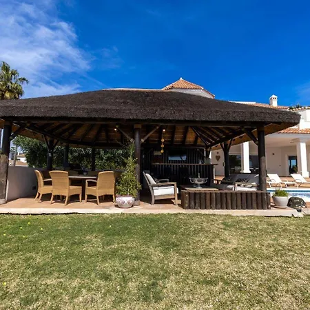 Villa Pool - Sauna - Cinema - Hot Tub - Sleeps 10 - Pets *