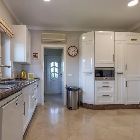 Pool - Sauna - Cinema - Hot Tub - Sleeps 10 - Pets Estepona