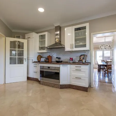 Pool - Sauna - Cinema - Hot Tub - Sleeps 10 - Pets Villa