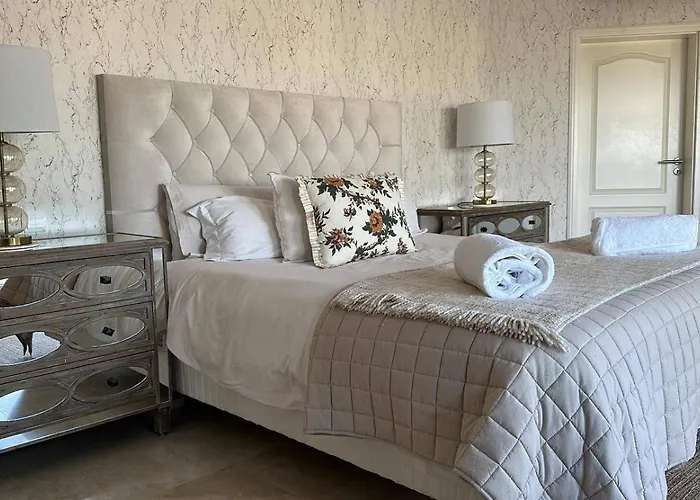 Pool - Sauna - Cinema - Hot Tub - Sleeps 10 - Pets Willa Estepona