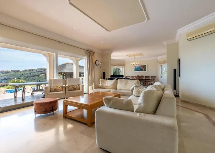 Pool - Sauna - Cinema - Hot Tub - Sleeps 10 - Pets * Estepona