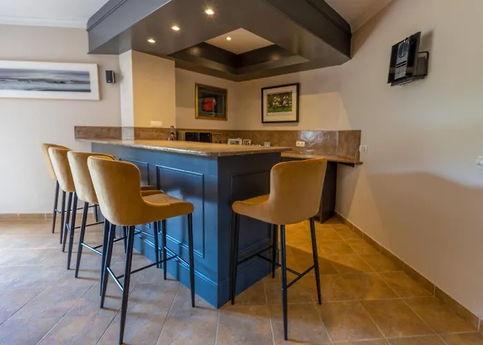 Pool - Sauna - Cinema - Hot Tub - Sleeps 10 - Pets * Estepona