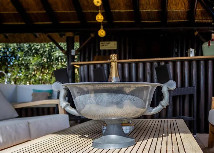 Pool - Sauna - Cinema - Hot Tub - Sleeps 10 - Pets Willa Estepona